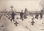 Zdjęcie cmentarza wojskowego z 1915 roku.; źródło: dawnypiotrkow.pl