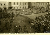 Oddział Legionów w rynku, 1915 r. ;źródło: dawnypiotrkow.pl