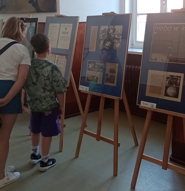 Piotrkowianie znów pod gwiazdami – seans w planetarium i wystawa poświęcona prof. Zbigniewowi Solarzowi